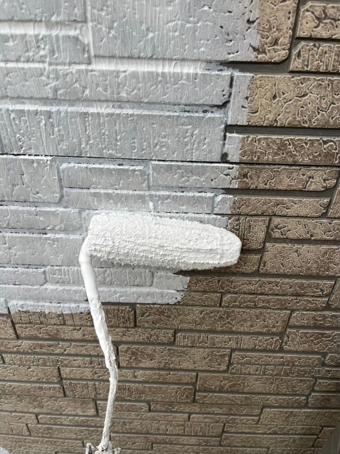外壁塗装工事　下塗り作業