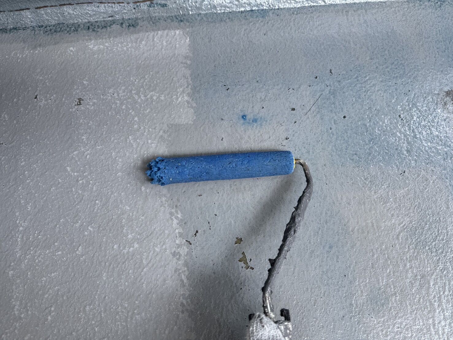 ベランダ防水工事　プライマー作業